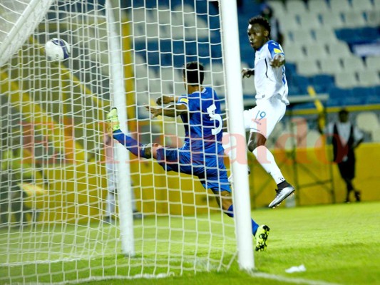 Selección de Honduras se dejó alcanzar dos veces por El Salvador y se complicó Rusia