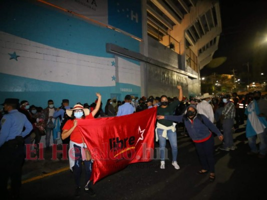 VIDEOS: Alegría y color afuera del Nacional previo a la toma de posesión