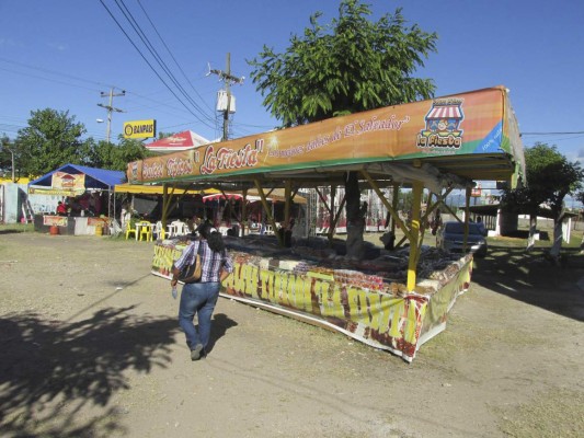 Feria patronal reactiva economía informal en el sur
