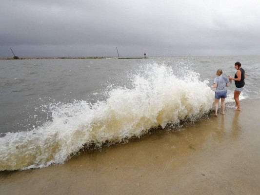Remanentes de la tormenta tropical Cristóbal entran a Canadá