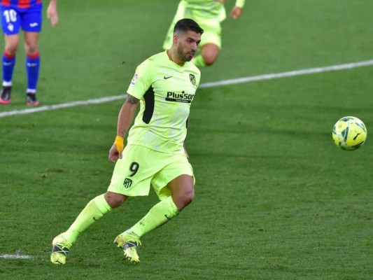 Un doblete de Luis Suárez hace más líder al Atlético