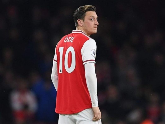 Mesut Özil y las polémicas que han salpicado su carrera