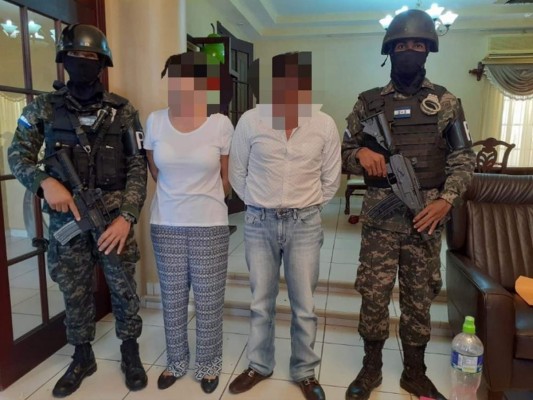 Procesan a pareja ligada al clan de los Barralaga