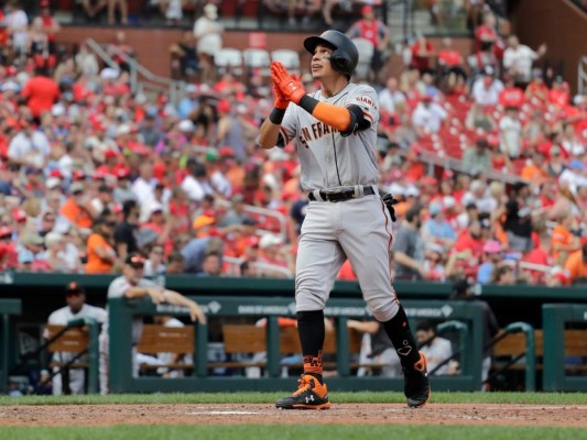 Cardenales aplastan a los Gigantes de Mauricio Dubón y aumentan ventaja