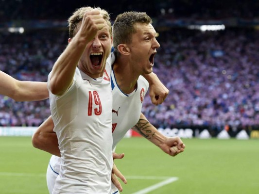 República Checa y los hinchas arruinan al final la fiesta croata (2-2)