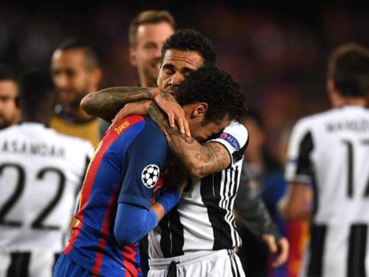 'Sé valiente, el mundo pertenece a los valientes', pide Dani Alves a Neymar&nbsp;&nbsp;