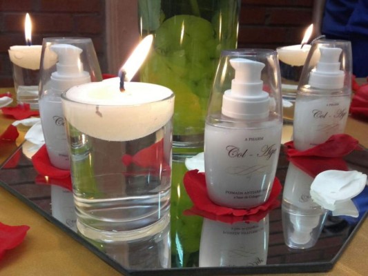 Universitarios de Química y Farmacia realizan feria de productos propios