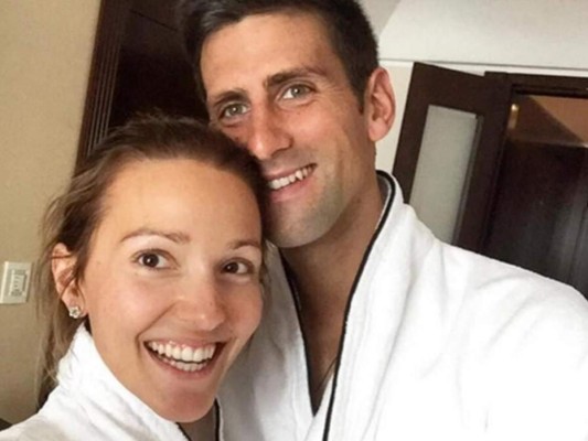Los esposos Djokovic fueron colocados en aislamiento por 10 días.