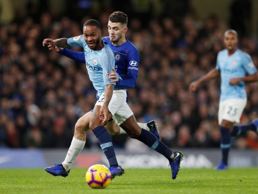 Chelsea investiga insultos racistas a Sterling