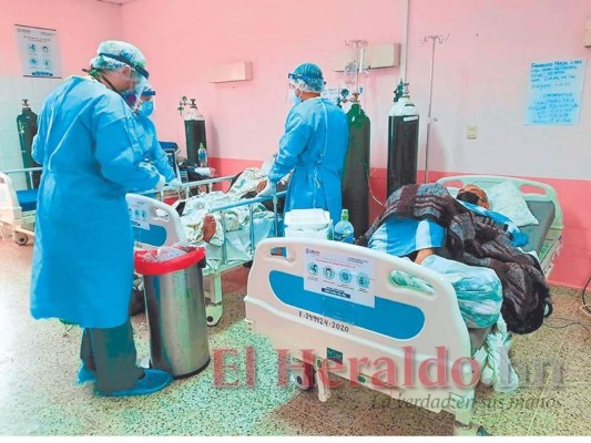 La sala covid del HRSC y el triaje de la ciudad de La Paz se encuentran saturados de pacientes con síntomas de coronavirus. Foto: El Heraldo