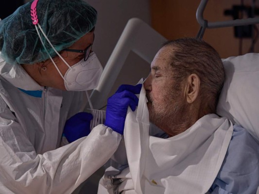 Vacunas frenan ritmo de casos de coronavirus en España&nbsp;&nbsp;