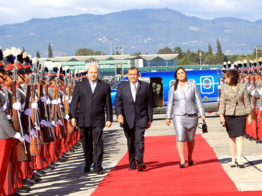 Presidente Porfirio Lobo Sosa se reúne con nuevo mandatario de Guatemala