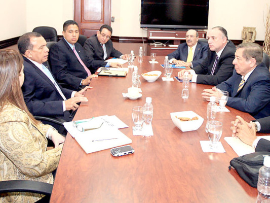 'Pepe' Lobo instala comité que administrará fideicomiso de la tasa de seguridad