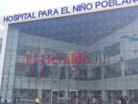 Niño hondureño pierde una pierna al caer de 'La Bestia' y se encuentra grave en México