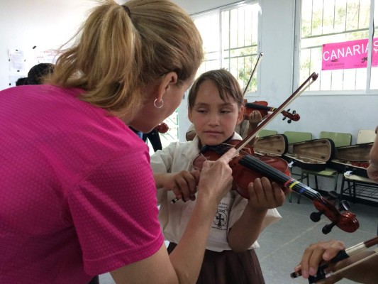 Barrios con sonido de violín, paz y anhelos