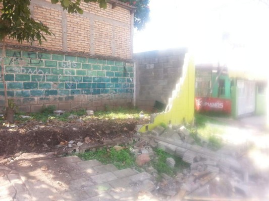 Muros ceden tras lluvias del fin de semana