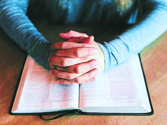 Iglesia evangélica dividida por bono económico que ofrece gobierno