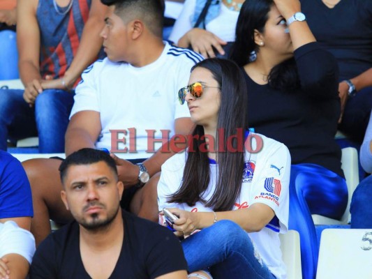 FOTOS: Las bellezas capitalinas que llegaron al estadio Nacional a disfrutar del Olimpia vs Motagua