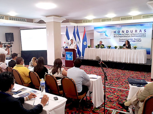 Instalan foros y debates en primer día de Cumbre del SICA en Honduras