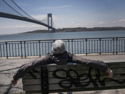 Pese a alarmante cifra de muertos, en EEUU relajan confinamiento por Covid-19