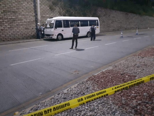 FOTOS: Escena del crimen donde asesinaron a cobrador de bus en El Carrizal
