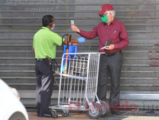 Con menor afluencia, capitalinos se abastecen en quinta semana de cuarentena