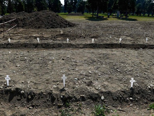 Dramático entierro de víctimas del Covid-19 que nadie reclama en Milán (FOTOS)