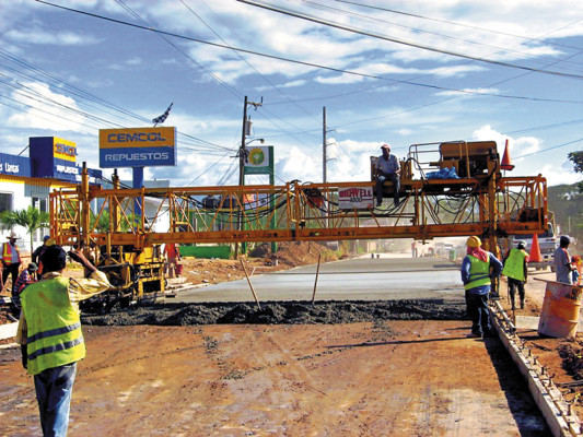 Avanzan los trabajos de pavimentación del bulevar en Juticalpa