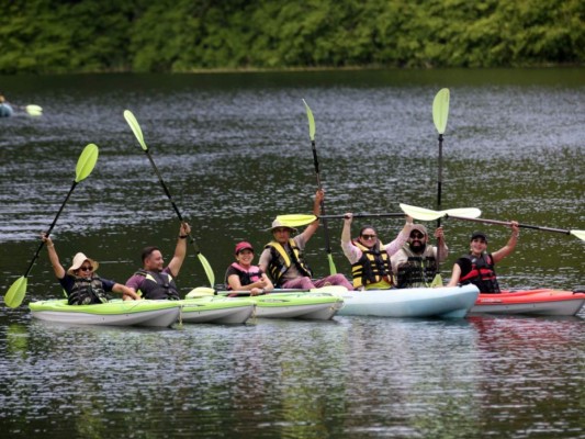 Lago Fest: un paraíso para senderismo, kayak y avistamiento de aves