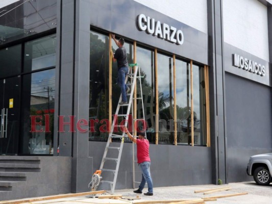 Comercios de la capital de Honduras toman medidas de protección previo a las elecciones (Fotos)