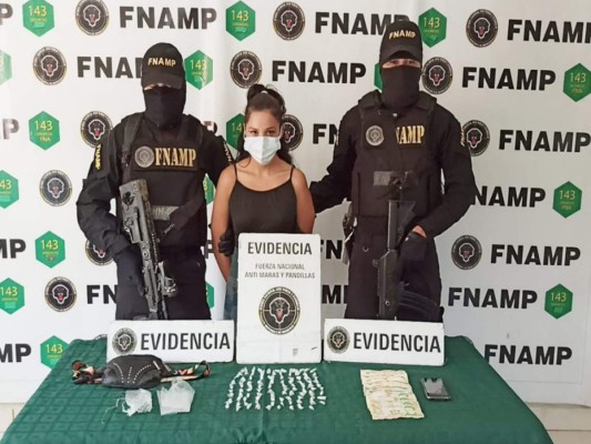 Capturan a mujer con supuesta droga valorada en más de 10 mil lempiras