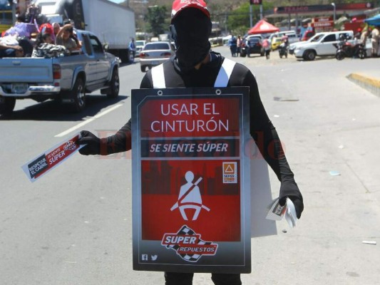 Veraneantes abandonan masivamente la capital rumbo al norte y sur de Honduras