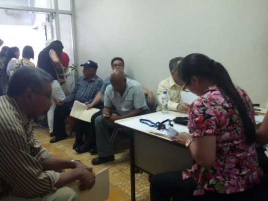 Exempleados de la DEI acuden a tramitar el pago de sus prestaciones&nbsp;&nbsp;