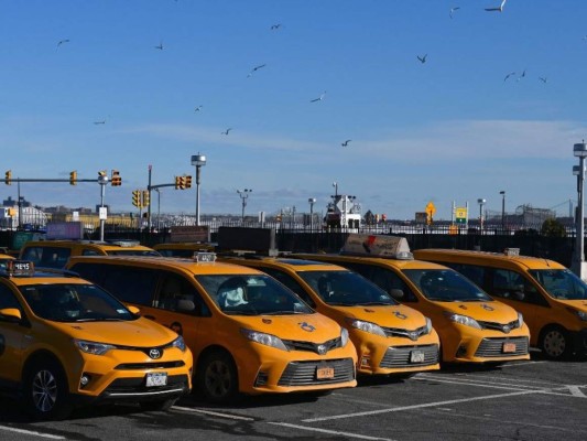 Los taxis amarillos se han tornado raros. Aunque aún hay 13,000 medallones atribuidos, solo 5,000 taxis circulan actualmente, según el sindicato. Foto: AFP