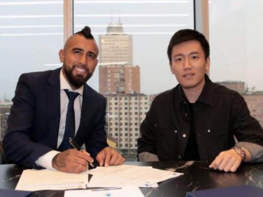 Arturo Vidal deja el Barcelona y se reencuentra con Conte en el Inter