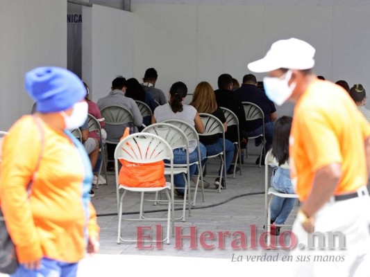 Las salas de espera pasan llenas. Foto: Emilio Flores/El Heraldo