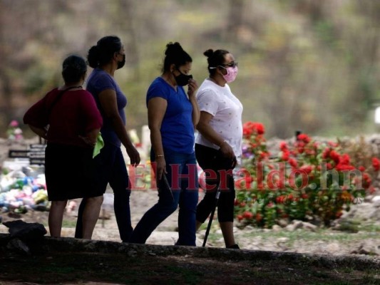 La triste escena de luto que deja el covid-19 en Honduras al rebasar las 5,000 muertes (FOTOS)
