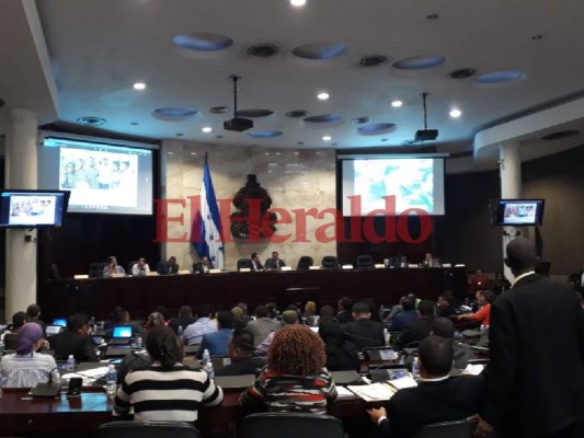 Aprueban moción para que Congreso Nacional apoye a familia de bomberos fallecidos y heridos en incendio