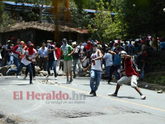 FOTOS: Violento enfrentamiento en El Hatillo por proyecto en La Tigra