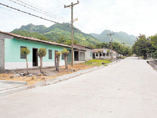 Pavimentan calles de Morolica