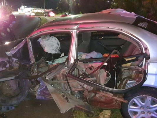 FOTOS: Los destrozos del fatal accidente que dejó un muerto en el anillo periférico