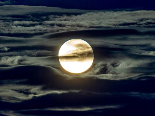 La Luna muestra peligrosos niveles de radiación tras mediciones