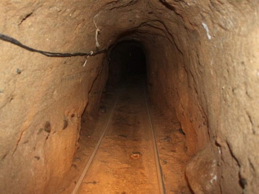 Descubren túnel en construcción para trasiego de droga en frontera México-EEUU