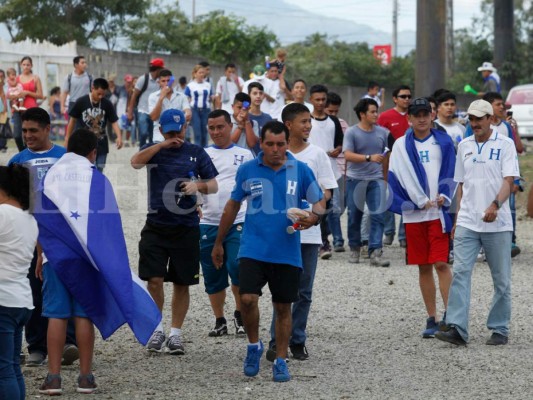 Honduras: Aficionados comienzan a llegar al estadio Olímpico