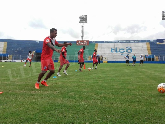 Olimpia comienza su pretemporada bajo el mando del colombiano Carlos Restrepo
