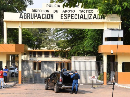 Juez decide mantener en prisión preventiva a Ronaldinho en Paraguay