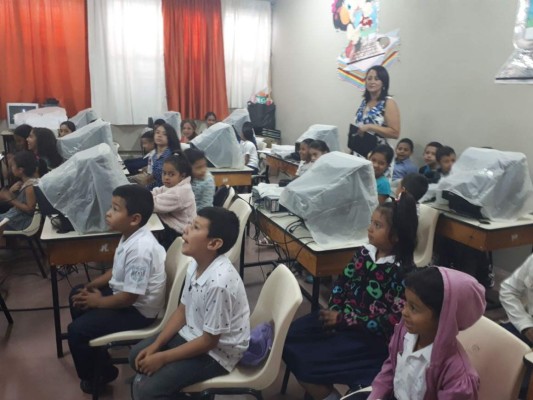 Alumnos de la Escuela Víctor F. Ardón aprenden a reducir, reciclar y reutilizar