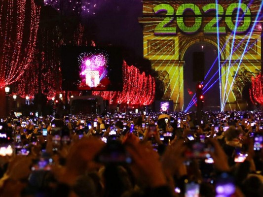 FOTOS: Lágrimas y rezos en bienvenida 2020, inicio de nueva década