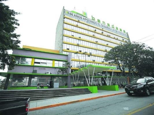 Productores de granos básicos se toman instalaciones de Banadesa