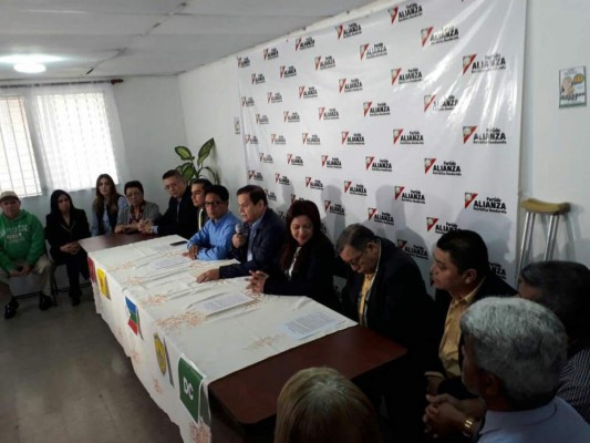 Partidos minoritarios en Honduras plantean soluciones para poner fin a crisis política